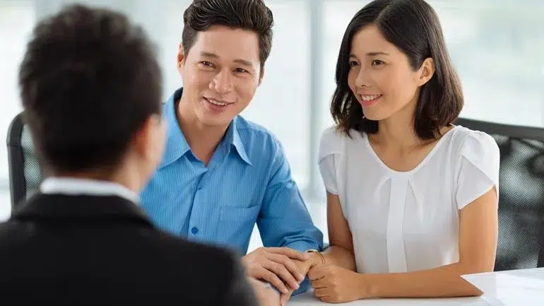 Agent help sell house